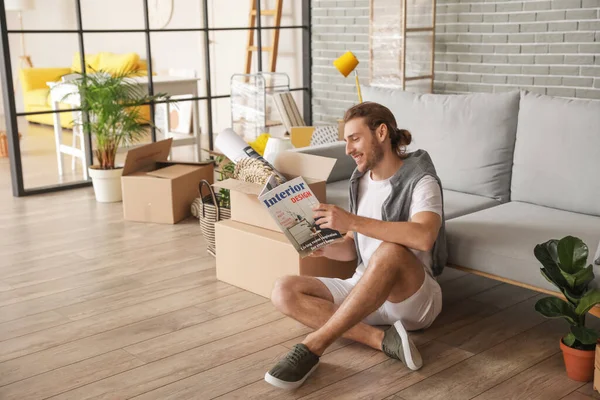 Young Man Reading Magazine Room Moving Day — Stock Photo, Image