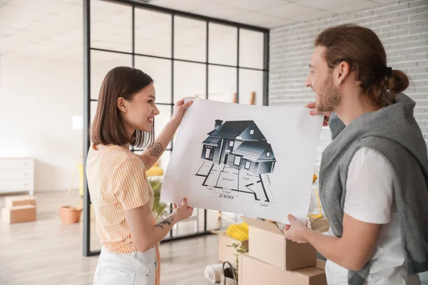 Pareja Joven Con Plan Casa Nueva Casa Día Mudanza — Foto de Stock