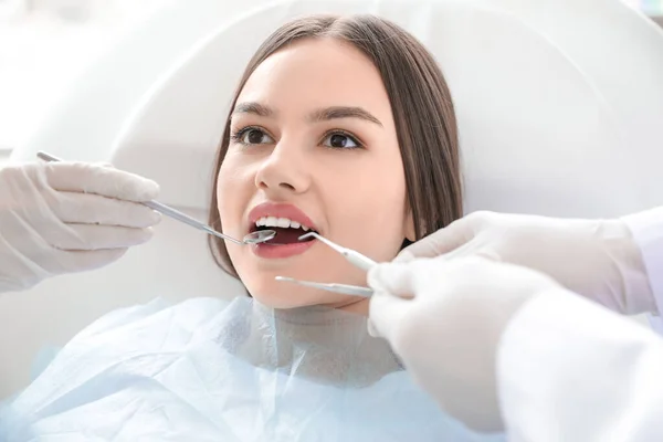 Young Woman Visiting Dentist Clinic Closeup — Stock Photo, Image