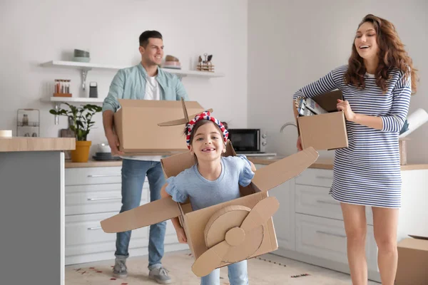 Happy Family Boxes Kitchen Moving Day — Stock Photo, Image