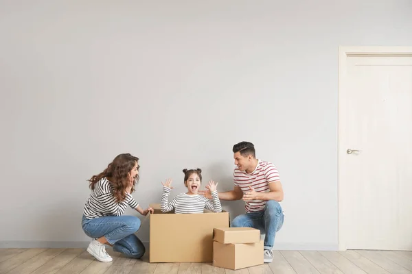 Happy Family Moving Boxes New House — Stock Photo, Image