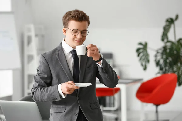 Young Man Drinking Coffee Office — Stock Photo, Image