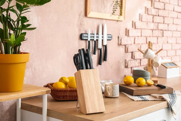 Stand Knives Lemons Counter Kitchen — Stock Photo, Image