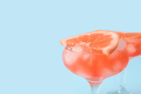 Glasses Hemingway Daiquiri Cocktail Grapefruit Slices Color Background Closeup — Stockfoto