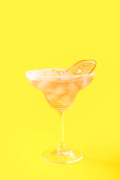 Glas Hemingway Daiquiri Cocktail Auf Farbigem Hintergrund — Stockfoto