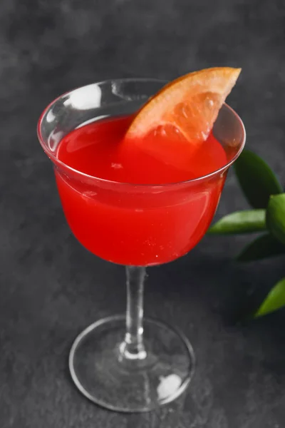 Glas Hemingway Daiquiri Cocktail Auf Dunklem Hintergrund — Stockfoto