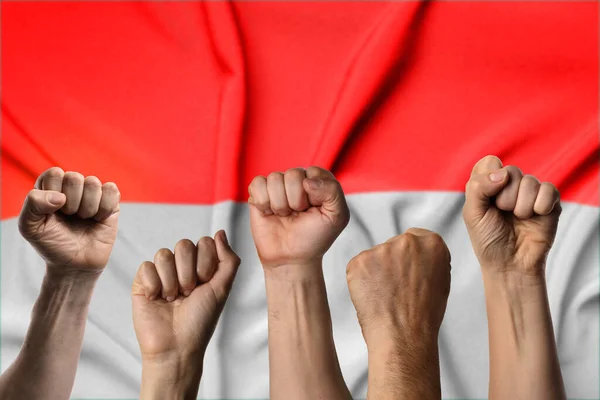 Molte Mani Con Pugni Stretti Contro Bandiera Indonesiana — Foto Stock