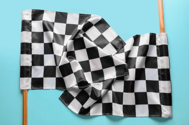 Renk arkaplanında yarış bayrakları