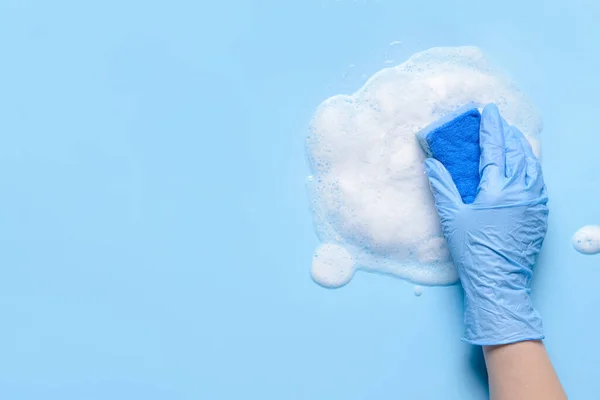 Mulher Com Esponja Limpeza Superfície Cor — Fotografia de Stock