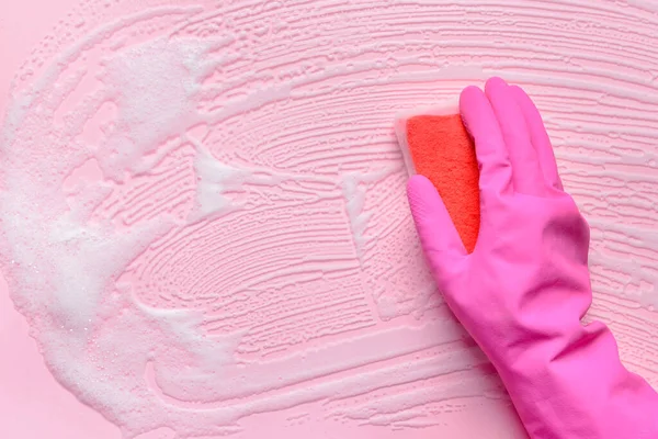 Sünger Temizleme Renk Yüzeyi Olan Kadın — Stok fotoğraf