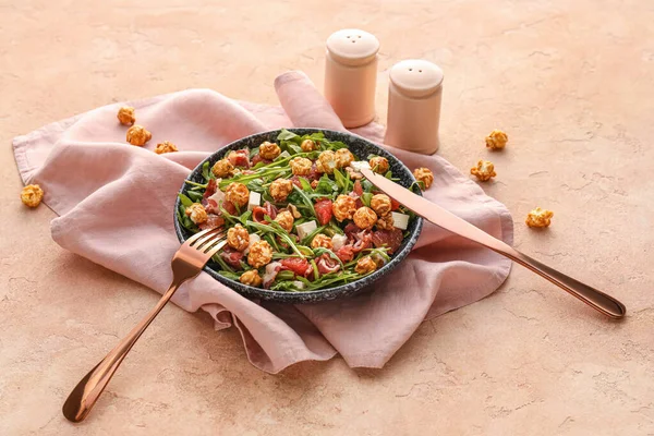 Plate Tasty Popcorn Salad Color Background — Stock Photo, Image