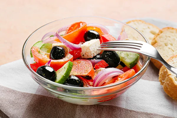 Glass Bowl Tasty Greek Salad Bread Color Background Closeup — Stock Photo, Image