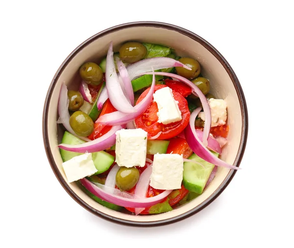 Schaal Met Lekkere Griekse Salade Witte Achtergrond — Stockfoto