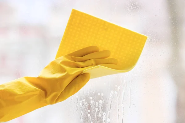 Woman Cleaning Window Room Closeup — Stock Photo, Image