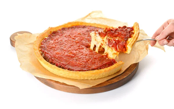 Kobieta Biorąc Kawałek Smacznej Pizzy Stylu Chicago Białym Tle — Zdjęcie stockowe