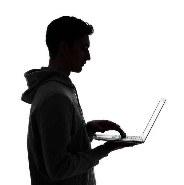 Silhueta Hacker Com Laptop Fundo Branco — Fotografia de Stock