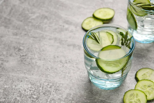 Glasses Cucumber Lemonade Grey Background — Stock Photo, Image