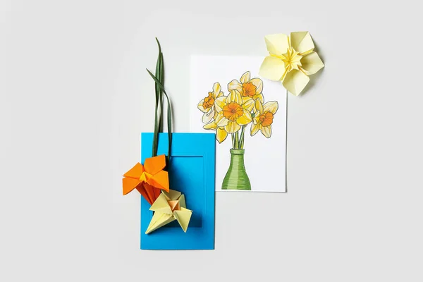 Орігамі Квіти Нарциса Вітальна Листівка Білому Тлі — стокове фото