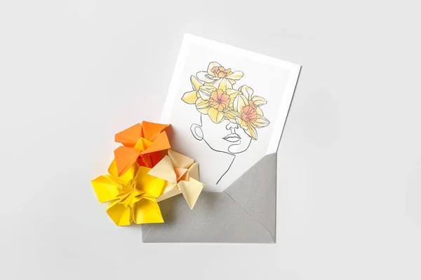 Origami Narcissus Blommor Och Kuvert Med Gratulationskort Vit Bakgrund — Stockfoto
