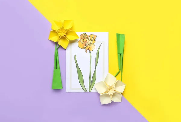Origami Narcissus Blommor Och Gratulationskort Färg Bakgrund — Stockfoto