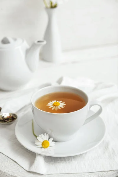 Taza Floral Sobre Fondo Claro — Foto de Stock