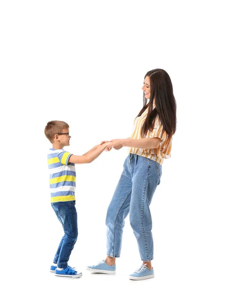 Bailando Joven Mujer Pequeño Hijo Sobre Fondo Blanco — Foto de Stock