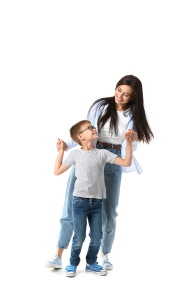 Bailando Joven Mujer Pequeño Hijo Sobre Fondo Blanco — Foto de Stock