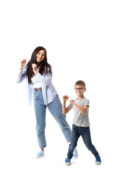 Dançando Jovem Mulher Seu Pequeno Filho Fundo Branco — Fotografia de Stock