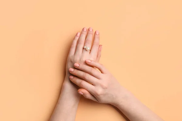 Hands Beautiful Manicure Ring Color Background — Stock Photo, Image