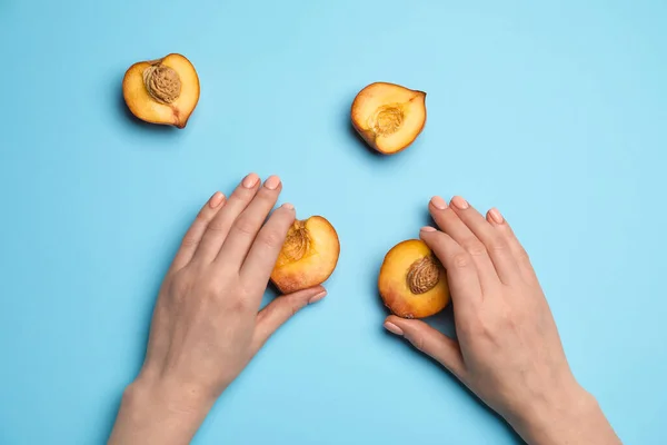 Hands Beautiful Manicure Peaches Color Background — Stock Photo, Image
