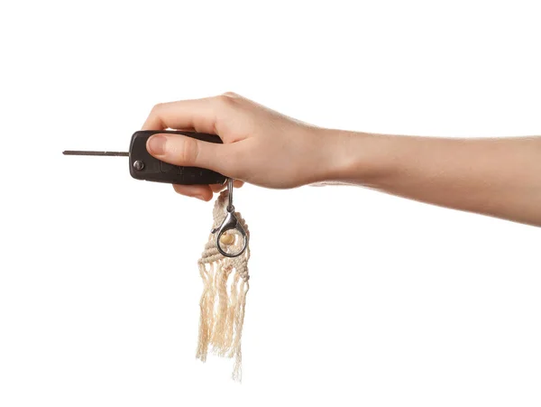 Frauenhand Mit Autoschlüssel Und Handgemachtem Baumwoll Schlüsselanhänger Auf Weißem Hintergrund — Stockfoto
