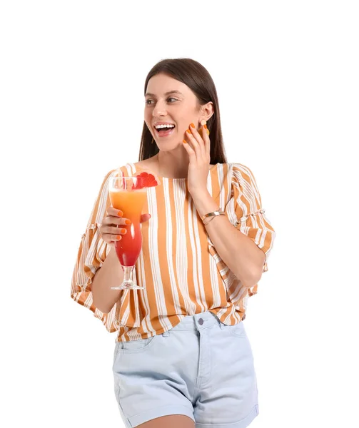 Hermosa Joven Con Cóctel Sobre Fondo Blanco — Foto de Stock