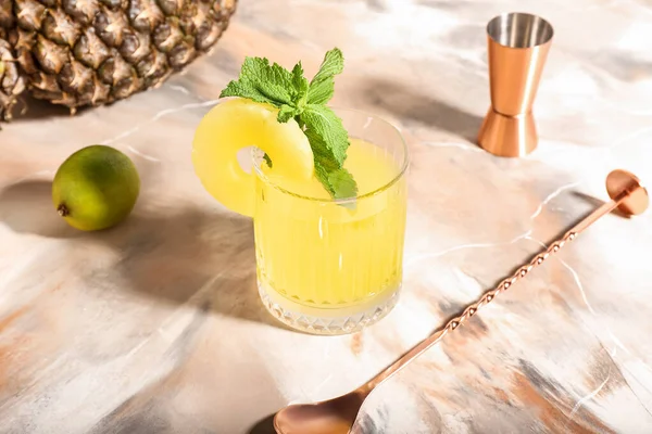 Glas Heerlijke Mai Tai Cocktail Grunge Achtergrond — Stockfoto