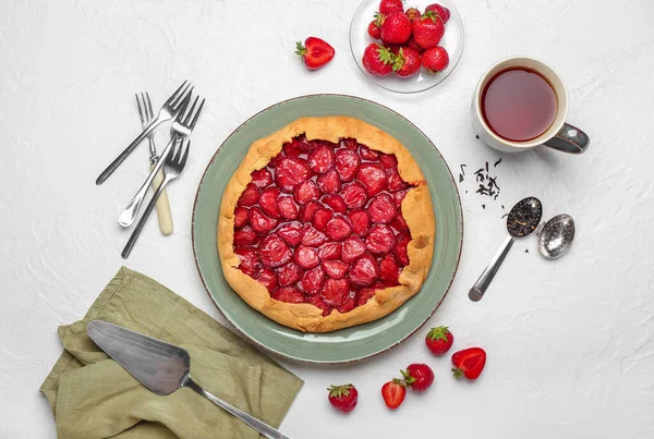 Composition Tasty Strawberry Pie Light Background — Stock Photo, Image