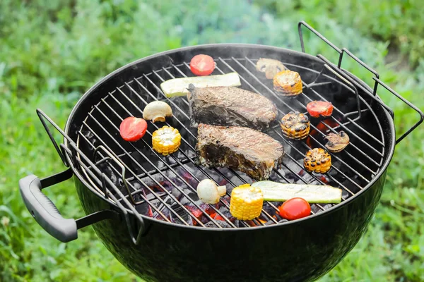 Barbecue Grill Tasty Steaks Vegetables Outdoors — Stock Photo, Image