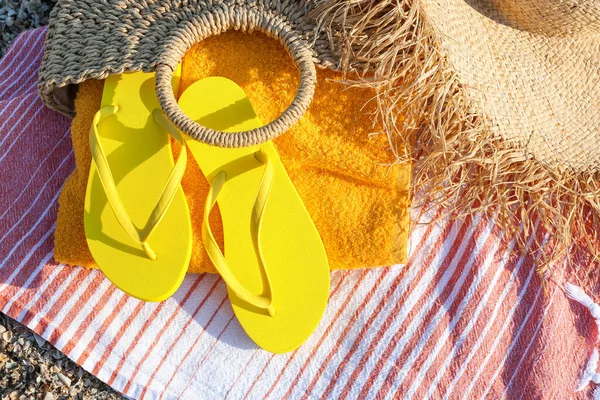 Flip Flops Towel Bag Hat Sand Closeup — Stock Photo, Image