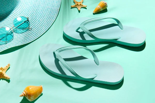 Flip Flops Sunglasses Hat Color Background — Stock Photo, Image