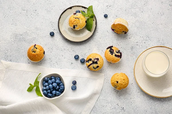 Composition Tasty Blueberry Muffins Berries Light Background — Stock Photo, Image