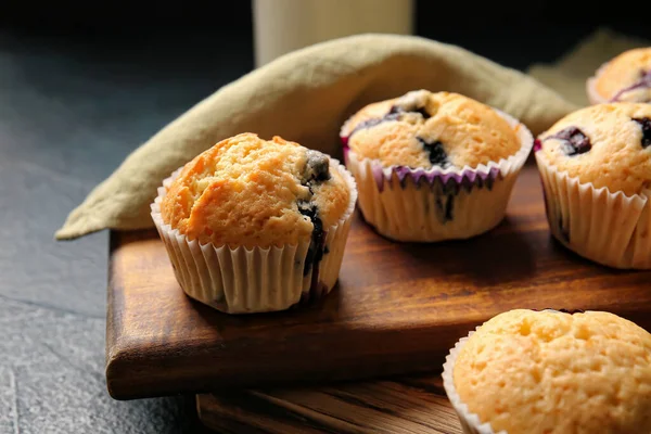 Tasty Blueberry Muffins Dark Background Closeup — 스톡 사진