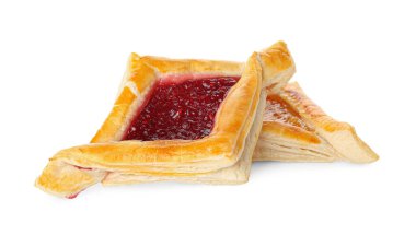 Beyaz arka planda meyve reçelli Lezzetli Danimarka pastası