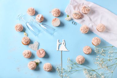 Renk arkaplanındaki güzel düğün kompozisyonu