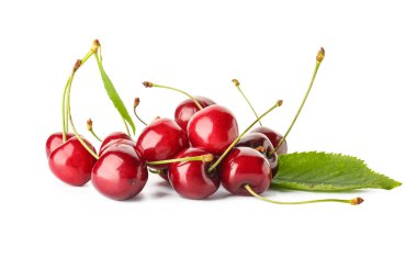 Beyaz arka planda tatlı kirazlar