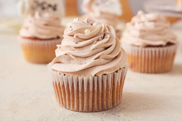 Tasty Wedding Cupcake Table — Stock Photo, Image