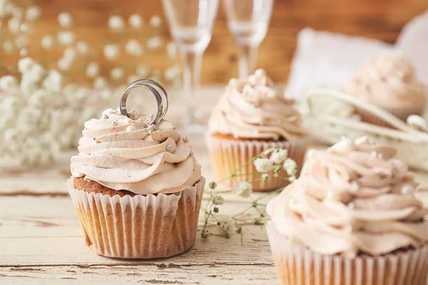 Tasty Cupcake Wedding Rings White Wooden Background — Stock Photo, Image