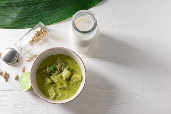 Bowl Tasty Green Chicken Curry Ingredients Light Wooden Background — Stock Photo, Image