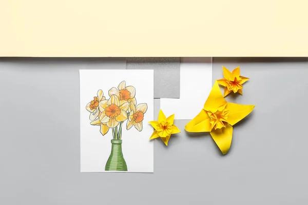 Origami Narciso Flores Tarjeta Felicitación Sobre Fondo Gris — Foto de Stock