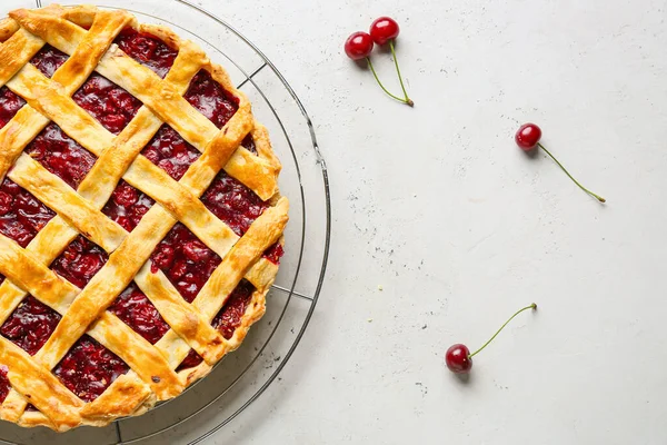 Grid Tasty Cherry Pie Light Background — Stock Photo, Image