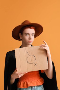 Renk arkaplanında ikili olmayan simgeye sahip genç