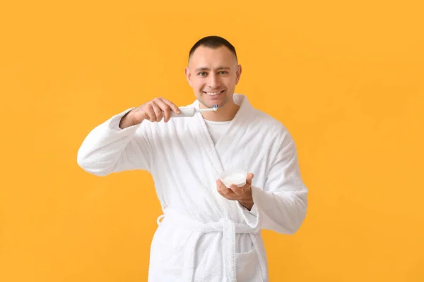 Man Brushing Teeth Color Background — Stock Photo, Image