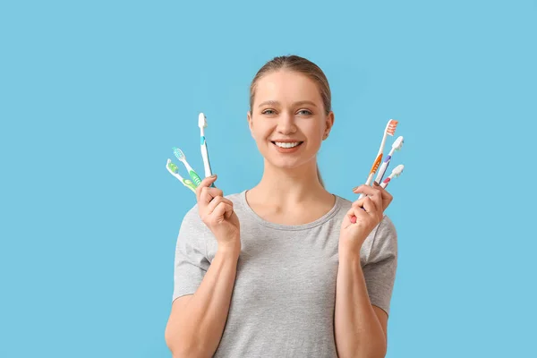 Young Woman Tooth Brushes Color Background — Stock Photo, Image